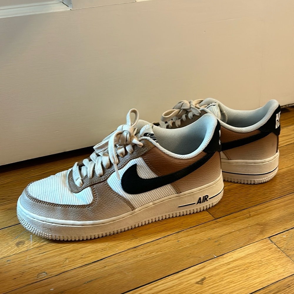 Womens Air Force 1 Ale Brown ‘07’ - with Beige/Tan Laces and texture fabric.